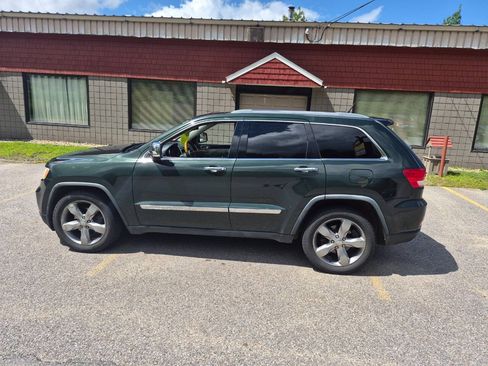 Used 2011 Jeep Grand Cherokee Overland AWD/4WD image 5