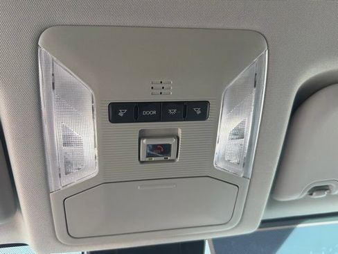 Used 2023 Toyota RAV4 LE AWD/4WD image 31