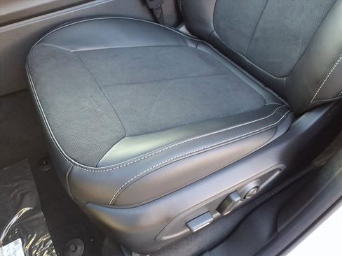 New 2025 Jeep Grand Cherokee L Altitude AWD/4WD image 9