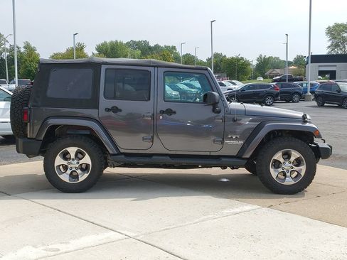 Used 2016 Jeep Wrangler Unlimited Sahara w/ Max Tow Package AWD/4WD image 13
