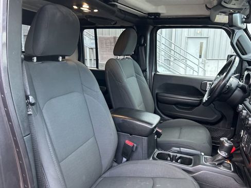 Used 2021 Jeep Gladiator Willys image 42