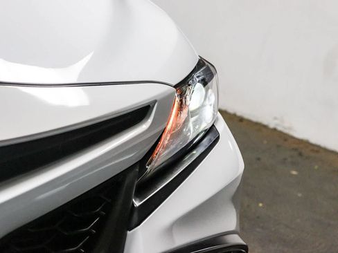 Used 2023 Toyota Camry SE FWD image 7
