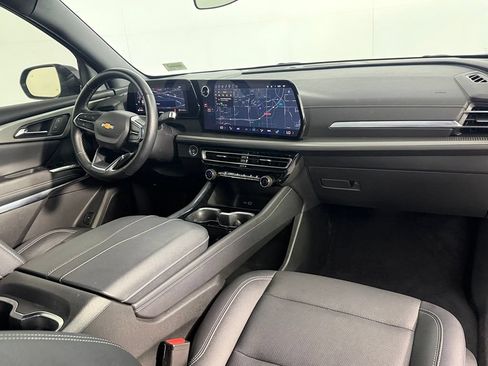 Used 2025 Chevrolet Traverse LT FWD image 16