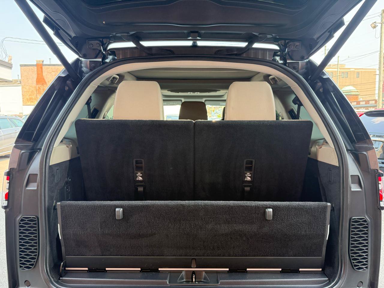 Used 2019 Land Rover Discovery HSE AWD/4WD image 10