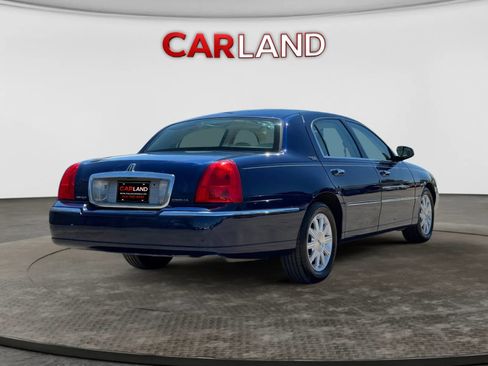 Used 2010 Lincoln Town Car Signature Limited RWD image 6