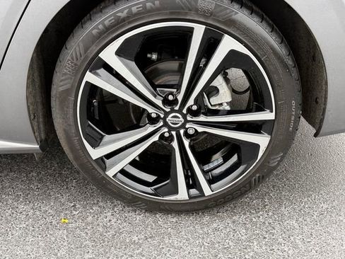 Certified 2022 Nissan Sentra SR w/ Lighting Package FWD image 15