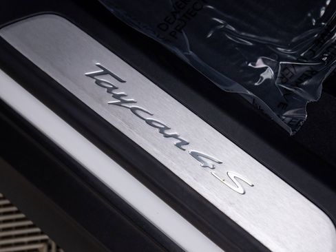 Used 2021 Porsche Taycan 4S image 17