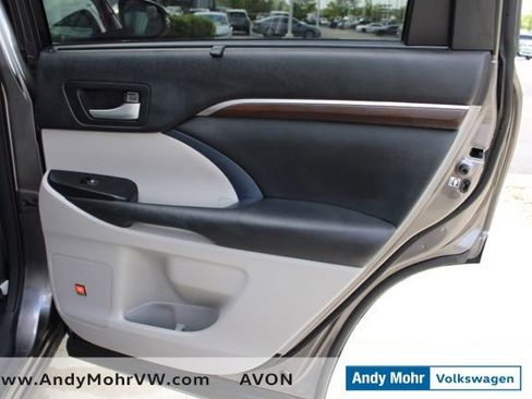 Used 2014 Toyota Highlander Limited Platinum FWD image 21