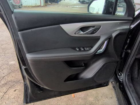 Used 2025 Chevrolet Blazer LT FWD image 4