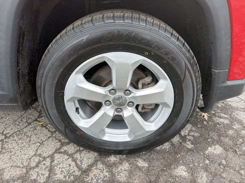 Certified 2021 Jeep Compass Latitude image 33