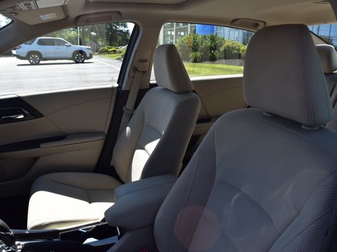Certified 2017 Honda Accord EX image 12