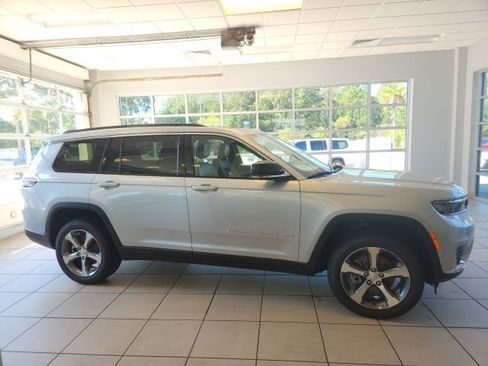 New 2025 Jeep Grand Cherokee L Limited w/ Luxury Tech Group II image 5