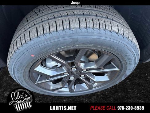 New 2025 Jeep Grand Cherokee Limited image 24