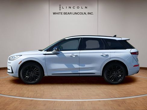 Used 2025 Lincoln Corsair Reserve w/ Equipment Group 202A AWD/4WD image 8