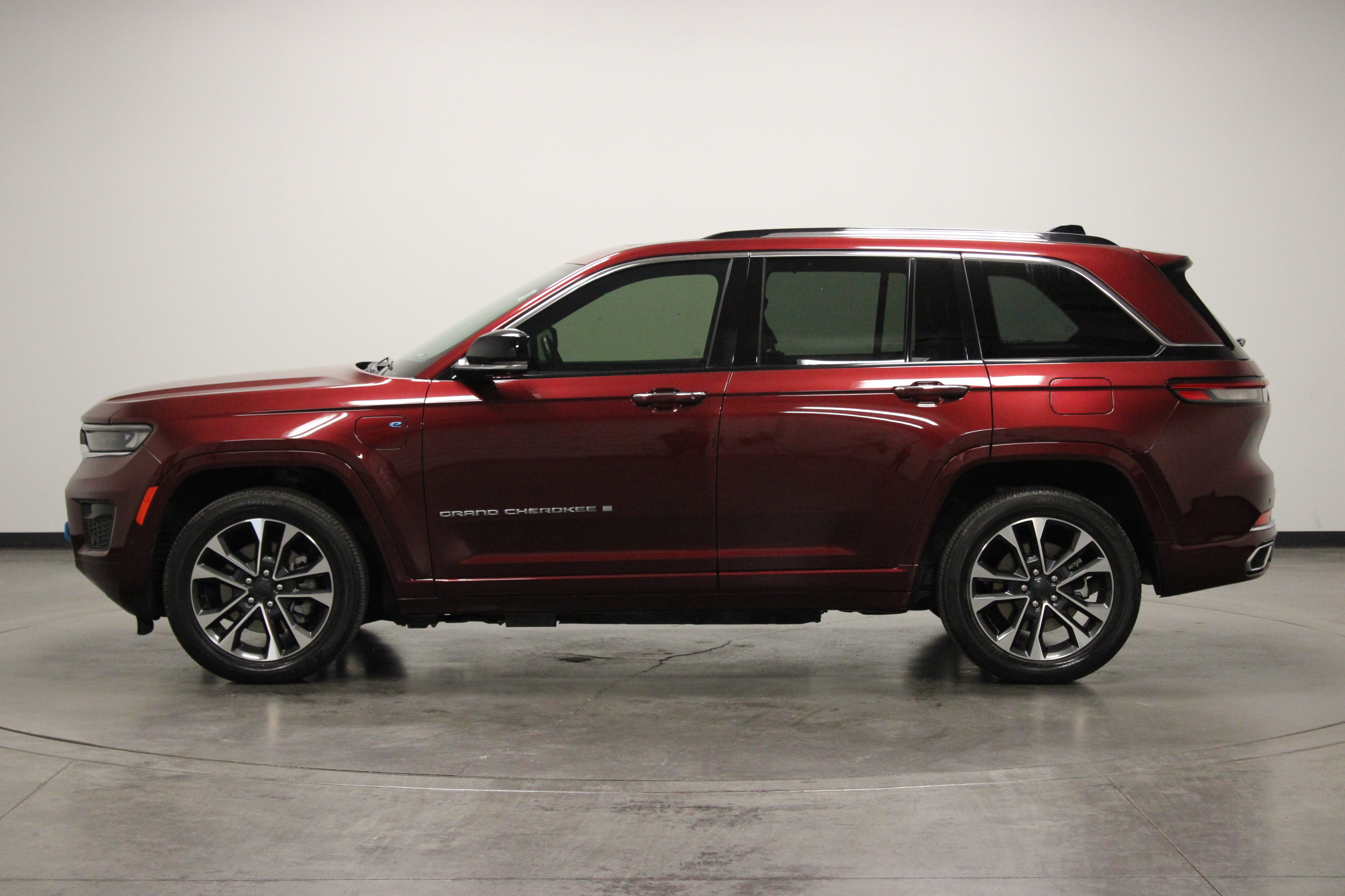 Used 2022 Jeep Grand Cherokee Overland w/ Advanced Protech Group III AWD/4WD image 5