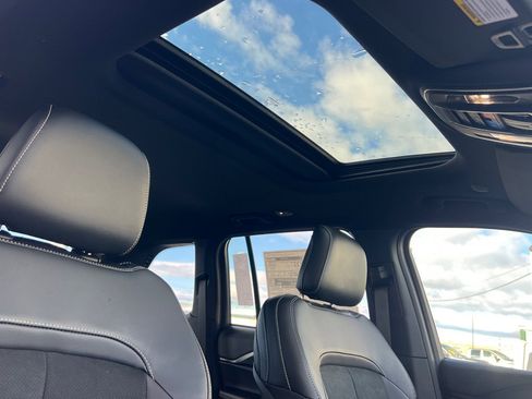 New 2025 Jeep Grand Cherokee Altitude image 15