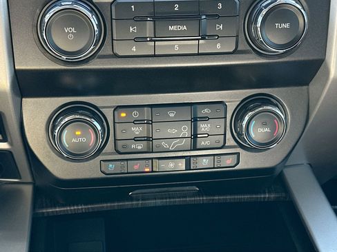 Used 2021 Ford F450 Lariat w/ Lariat Value Package image 28