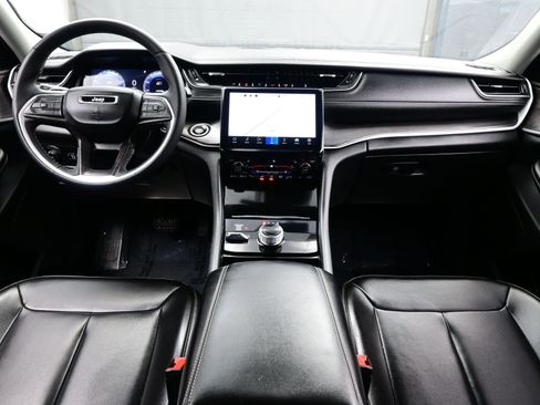 Used 2023 Jeep Grand Cherokee Limited w/ MOPAR Finishing Package image 17