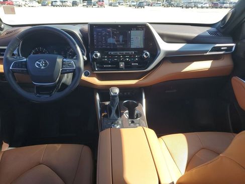 Certified 2021 Toyota Highlander Platinum image 10