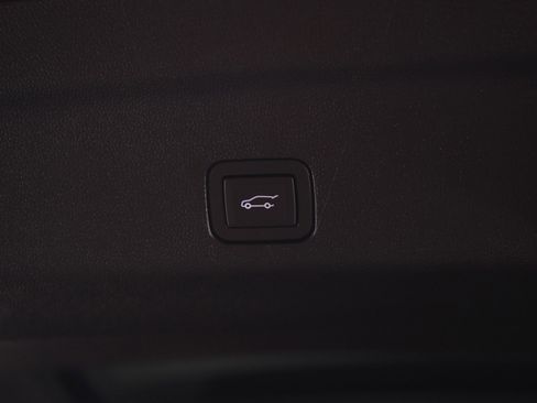 Used 2024 GMC Yukon XL SLT w/ SLT Luxury Package AWD/4WD image 18