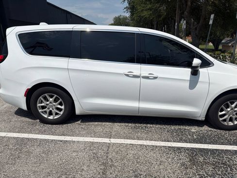 Used 2019 Chrysler Pacifica LX FWD image 5