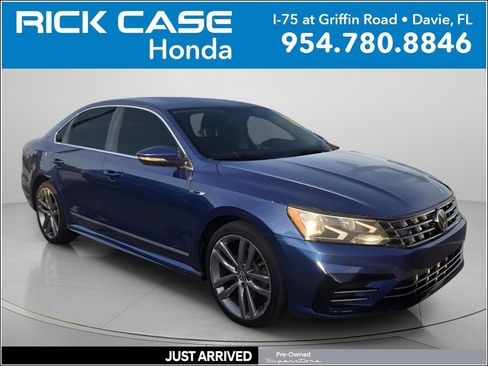 Used 2017 Volkswagen Passat 1.8T R-Line FWD image 1