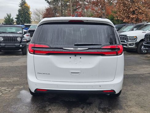 New 2026 Chrysler Pacifica Select FWD image 6