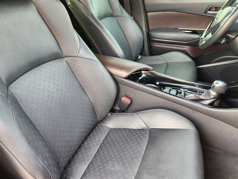 Used 2019 Toyota C-HR Limited image 16