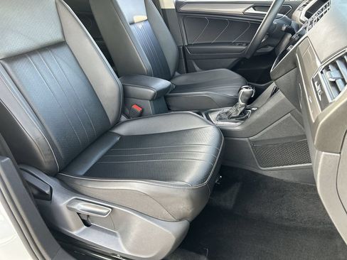 Used 2022 Volkswagen Tiguan SE FWD image 8