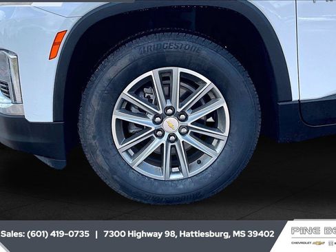 Used 2023 Chevrolet Traverse LT FWD image 7