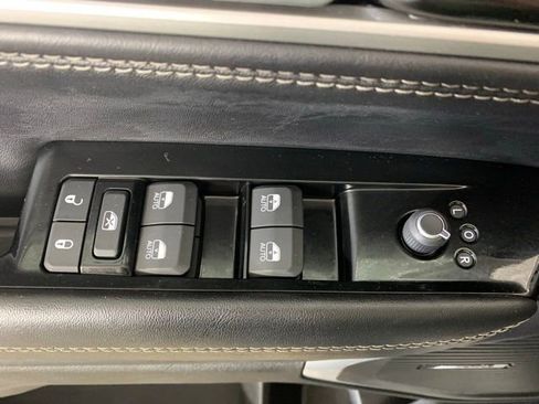 Used 2023 Jeep Wagoneer L Series II image 30