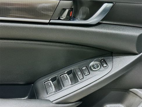 Used 2019 Honda Accord Sport image 18