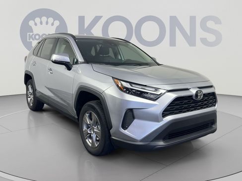 Used 2025 Toyota RAV4 XLE AWD/4WD image 10