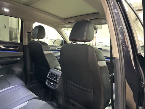 Certified 2025 Volkswagen Atlas Peak Edition SE image 36