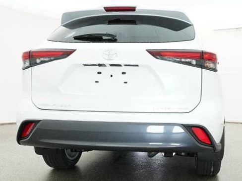 New 2026 Toyota Highlander AWD image 22
