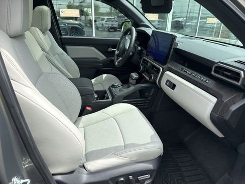 Used 2024 Toyota Tacoma Limited w/ Limited Package (LT) AWD/4WD image 11