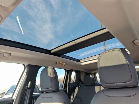 Certified 2022 Jeep Renegade Limited w/ Sun, Sound & Wheels Group image 14