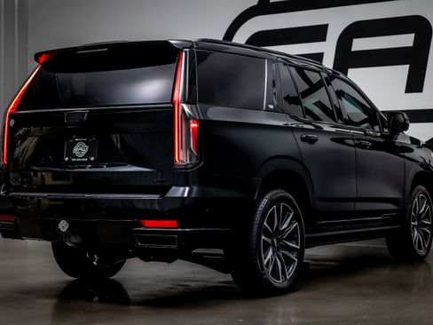 Used 2021 Cadillac Escalade Sport Platinum w/ LPO, ONYX Package image 32