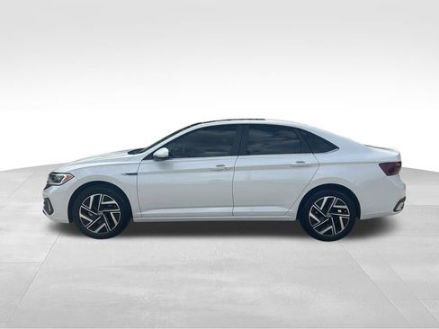 Used 2023 Volkswagen Jetta SEL FWD image 2