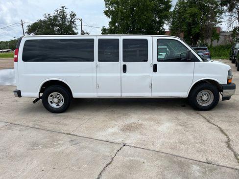 Used 2017 Chevrolet Express 3500 LT w/ LT Preferred Equipment Group image 5