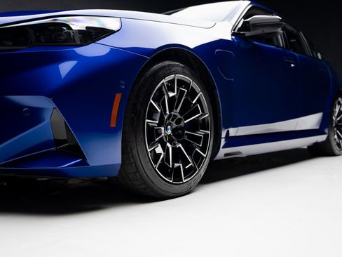 Used 2025 BMW M5 w/ Carbon Package image 79