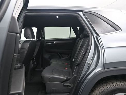 Used 2024 Volkswagen Atlas Cross Sport SE image 5