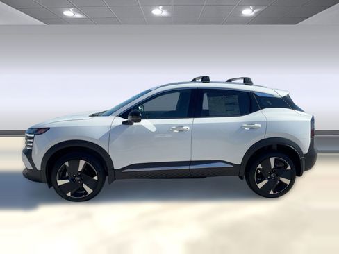 New 2026 Nissan Kicks SR w/ Cold Weather Package image 2