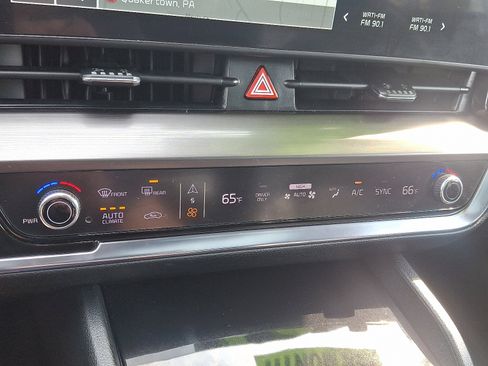 Used 2023 Kia Sportage EX w/ EX Premium Package image 16