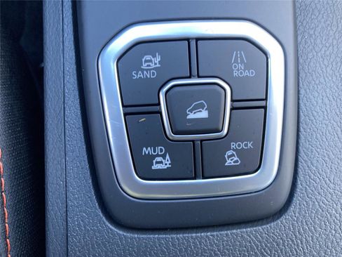 New 2026 Nissan Frontier PRO-4X w/ Pro-4x Convenience Package image 16