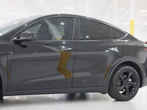 Used 2026 Tesla Model Y AWD image 3