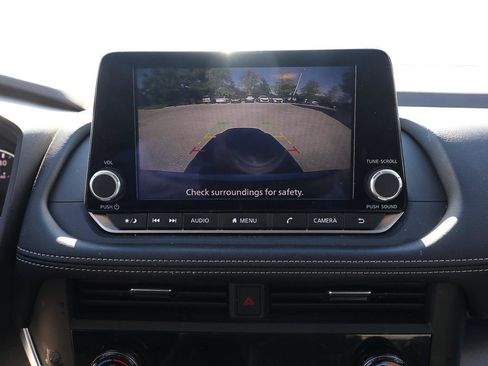 Used 2023 Nissan Rogue SV AWD/4WD image 17