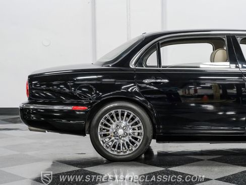 Used 2007 Jaguar XJ8 L RWD image 27