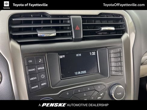 Used 2018 Ford Fusion SE image 29