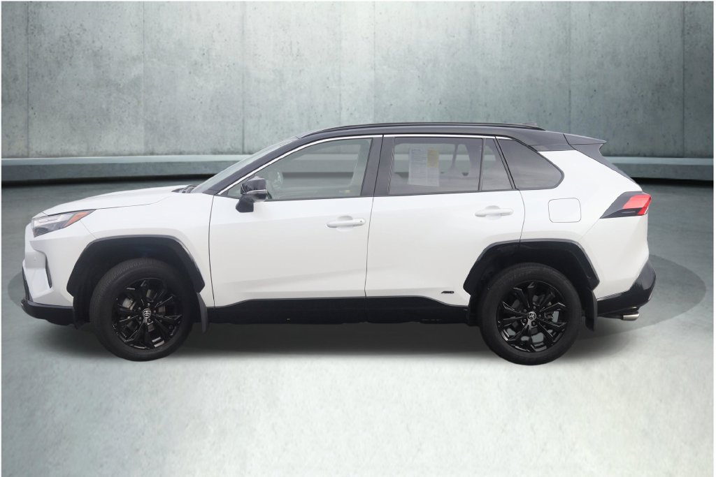 Used 2025 Toyota RAV4 XSE w/ Advanced Technology Package AWD/4WD image 33